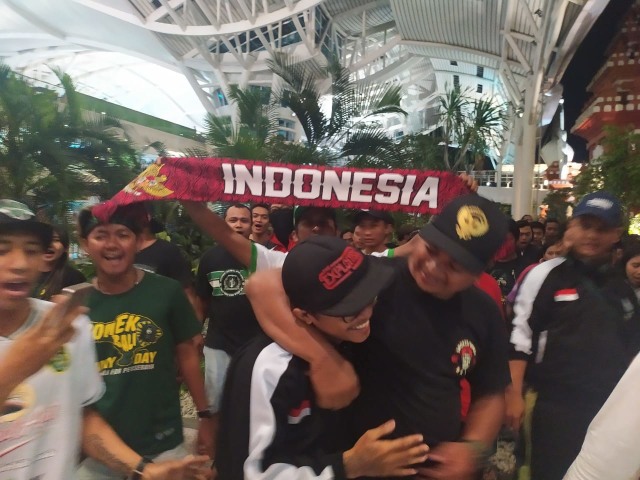 Sempat Ditahan di Malaysia, Suporter Indonesia Disambut Meriah di Bali (78095)