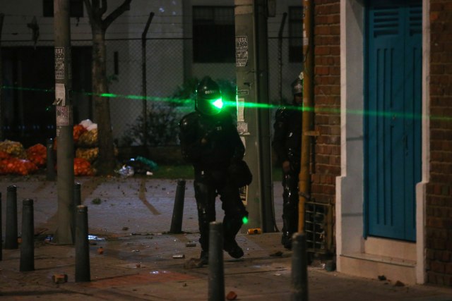 Ilustrasi sinar laser. Foto: REUTERS / Luisa Gonzalez