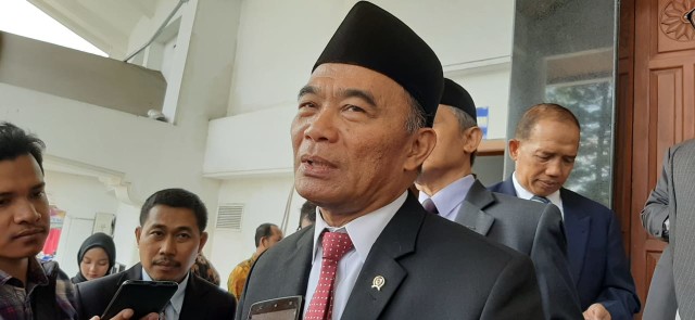 Menko PMK MUhadjir Effendy usai menghadiri wisuda di Universitas Muhammadiyah Malang (UMM).