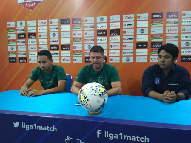 Pelatih Kalteng Putra Olivera saat konferensi pers sebelum melawan Arema FC.