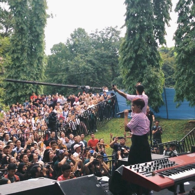 Menyelisik Posisi di Acara Musik (165925)