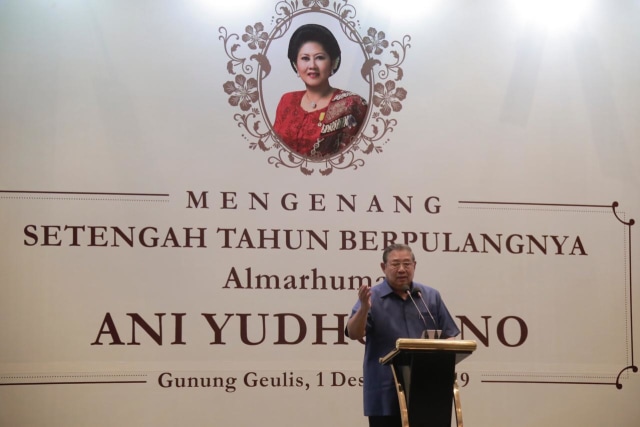 Susilo Bambang Yudhoyono memberi sambutan di acara enam bulan meninggalnya Ani Yudhoyono. Foto: Dok. Abror Rizky