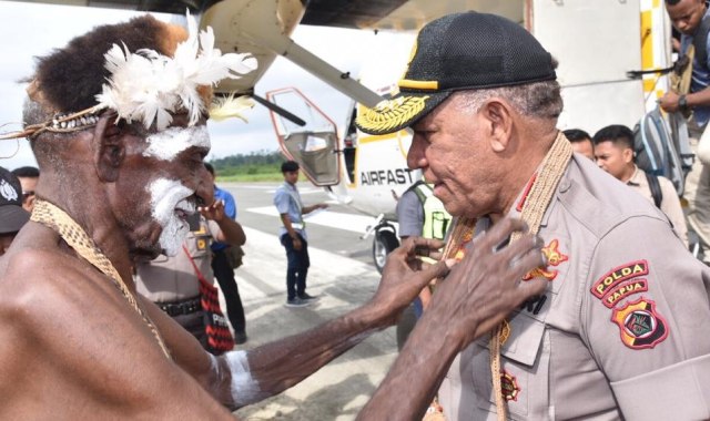 Kapolda Papua, Irjen Pol Paulus Waterpauw saat kunjungan ke Asmat, beberapa waktu lalu. (Dok: Polda Papua)