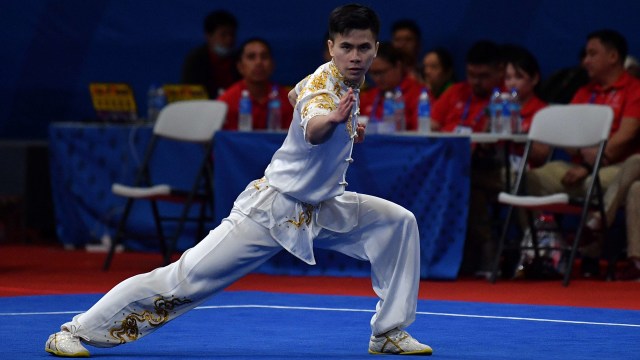 Atlet wushu putra Indonesia Edgar Xavier mengikuti final wushu taolu changquan putra SEA Games 2019 di World Trade Center, Manila, Filipina, Minggu (1/12). Foto: ANTARA FOTO/Sigid Kurniawan