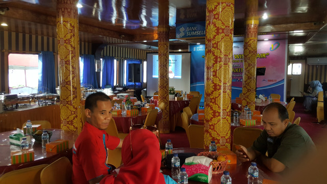 Menyusuri Sungai Musi Dengan Kapal Putri Kembang Dadar Kumparan