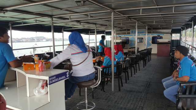 Menyusuri Sungai Musi Dengan Kapal Putri Kembang Dadar Kumparan