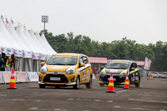 Sejumlah pebalap bersaing di ajang Muba Auto Asia Gymkhana 2019. (foto: W Pratama/Urban Id)