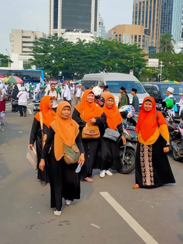 Peserta Reuni 212 mulai meninggalkan Lapangan Monas, Jakarta Pusat, Senin (2/12). Foto: Abyan Faisal Putratama/kumparan 