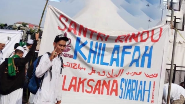 Reuni 212, Spanduk bertuliskan Khilafah
