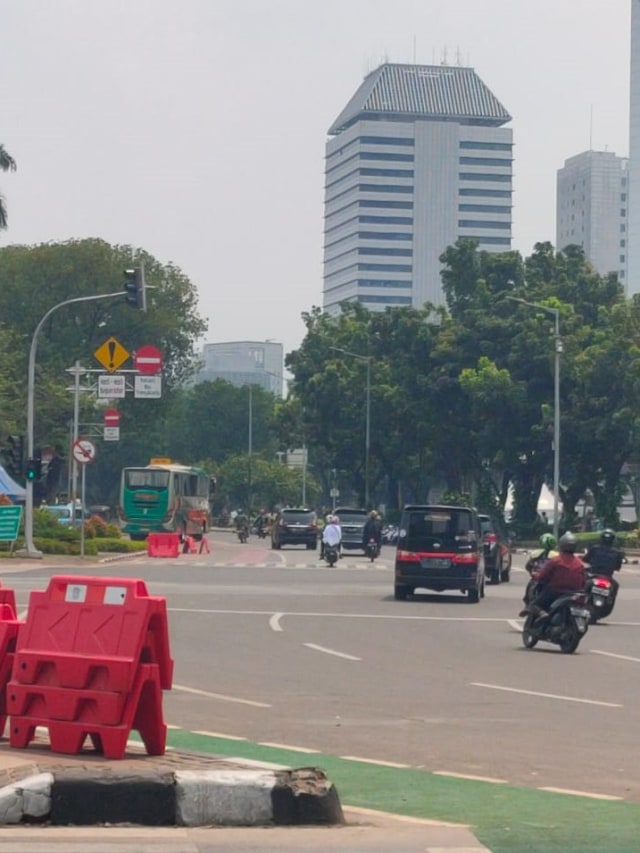 Kondisi lalu lintas di Jalan Merdeka Barat, Jakarta, Senin (2/12). Foto: Abyan Faisal Putratama/kumparan 