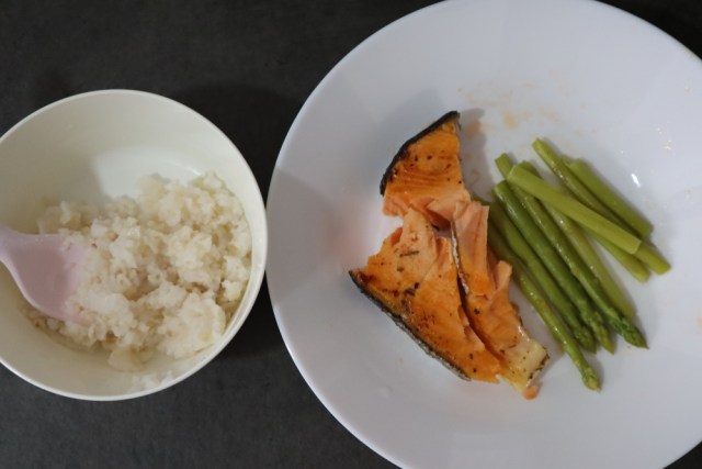 Persiapan Membuat Puree Ikan Salmon untuk Makanan Bayi