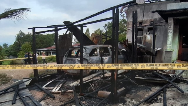 Kondisi rumah Asnawi di Aceh Tenggara yang diduga dibakar karena berita. Dok. Asnawi 