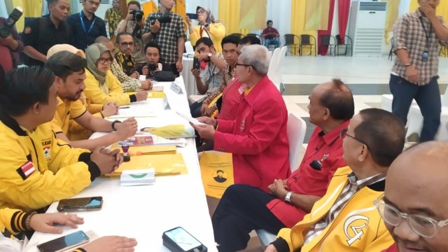 Agun Gunandjar Daftar Caketum Golkar, Persoalkan Syarat 30% Dukungan (29611)