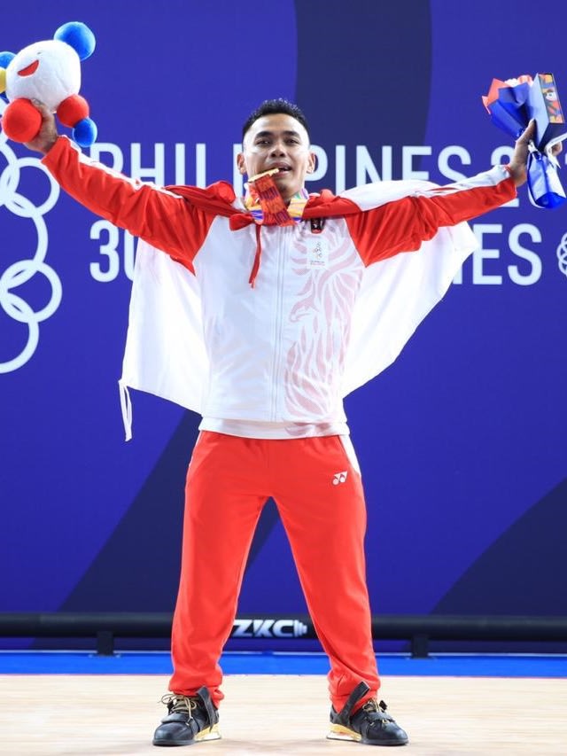 Atlet angkat besi Indonesia Eko Yuli Irawan mendapat medali emas di SEA Games 2019 di Stadion RSMC Nino Aquino, Manila, Filipina. Foto: Dok. NOC Indonesia 