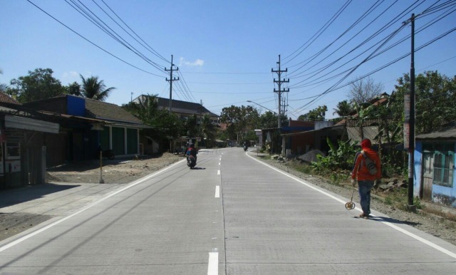 Kondisi jalan provinsi di Jawa Tengah yang mulus dan cantik menjadi sasaran para netizen. Foto: Dok. Humas Pemprov Jateng