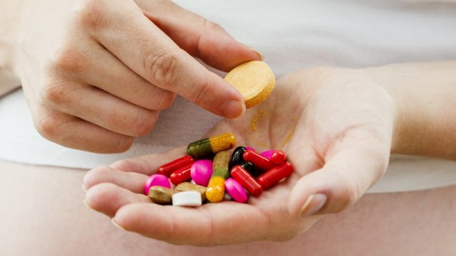 vitamin dan obat-obatan.jpg