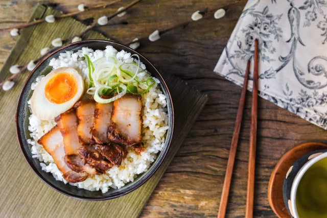 com-Ilustrasi Donburi
