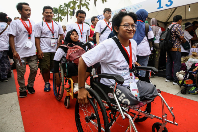 Penyandang disabilitas menghadiri acara peringatan Hari Disabilitas Internasional. Foto: ANTARA FOTO/Rivan Awal Lingga