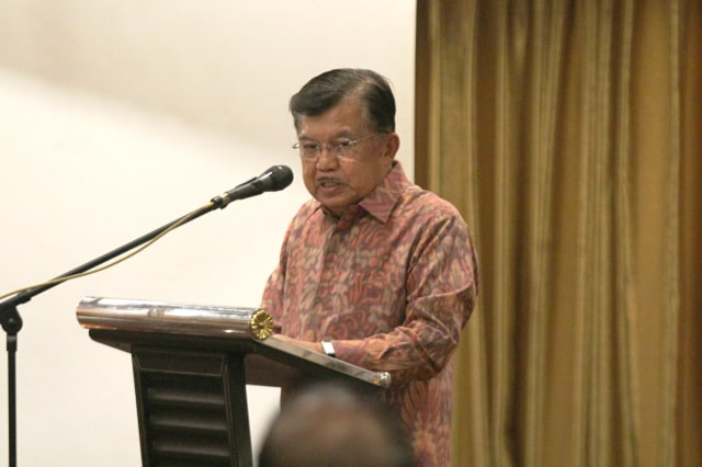Mantan Wakil Presiden Jusuf Kalla dalam diskusi publik di Hotel Ambhara, Jakarta, Selasa (3/12).  Foto: Nugroho Sejati/kumparan 