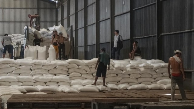 Rencana Pemusnahan Beras Bulog Yang Terancam Busuk