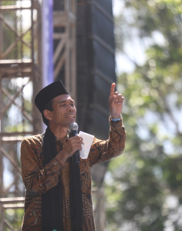 Ustaz Abdul Somad saat ceramah peringatan Isra Mikraj Nabi Muhammad SAW di Universitas Abulyatama, Aceh Besar, pada 4 April 2019. Foto: Husaini Ende/acehkini
