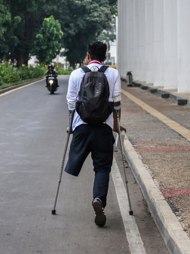 Penyandang disabilitas menghadiri acara peringatan Hari Disabilitas Internasional di Plaza Barat Gelora Bung Karno, Jakarta, Selasa (3/12). Foto: ANTARA FOTO/Rivan Awal Lingga