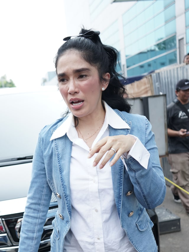 Ussy Sulistiawaty saat ditemui dikawasan Tendean, Jakarta, Selasa, (3/12). 
 Foto: Ronny