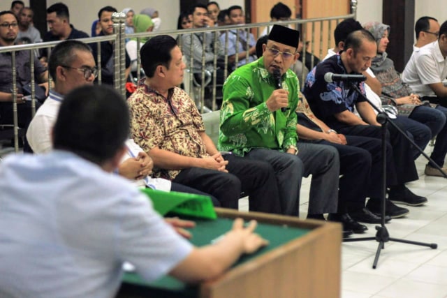 Bupati Muara Enim non aktif Ahmad Yani, Ketua DPRD Aries HB dan Wakil Bupati Juarsah saat memberikan kesaksian di pengadilan. (foto: istimewa)