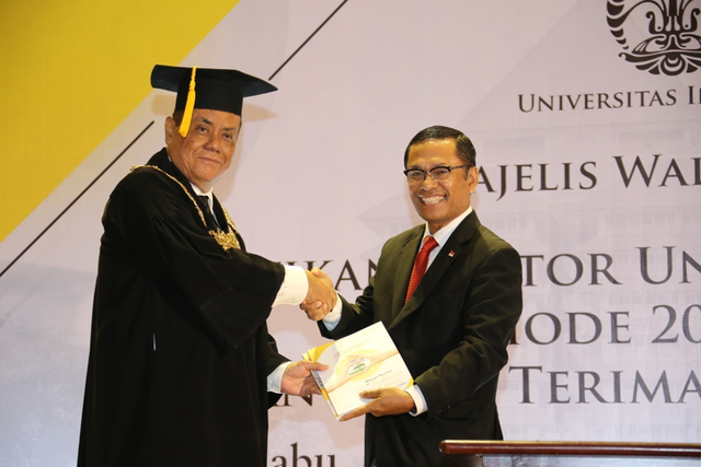 Rektor UI Ari Kuncoro dilantik. Foto: Dok. Humas UI