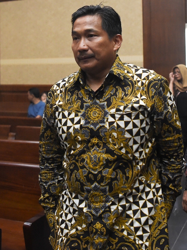 Terdakwa kasus suap distribusi pupuk Bowo Sidik Pangarso bersiap menjalani sidang putusan di Pengadilan Tipikor, Jakarta. Foto: ANTARA FOTO/Nova Wahyudi