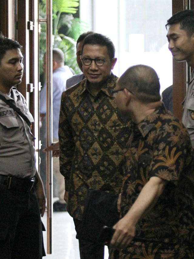 Eks Menteri Agama Lukman Hakim Saifuddin (tengah) diperiksa sebagai saksi terkait kasus Romahurmuziy di Pengadilan Tipikor, Jakarta, Rabu (4/12).  Foto: Nugroho Sejati/kumparan 