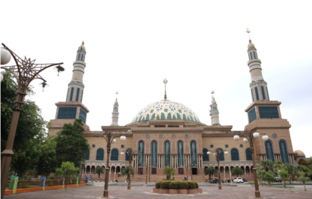 Masjid Islamic Center atau Masjid Baitul Muttaqin Samarinda merupakan masjid terbesar kedua di Asia Tenggara | Photo by Karja/Nadya