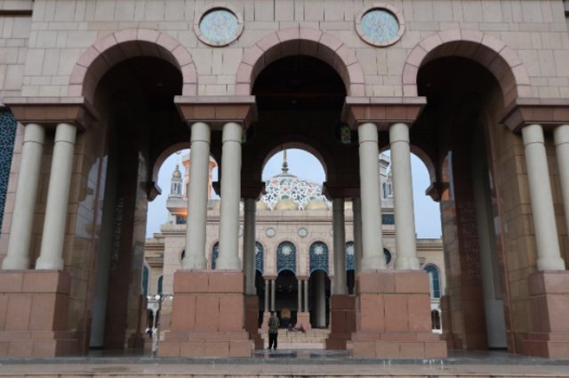 Pesona Masjid Baitul Muttaqin, Masjid Terbesar Kedua Di Asia Tenggara ...