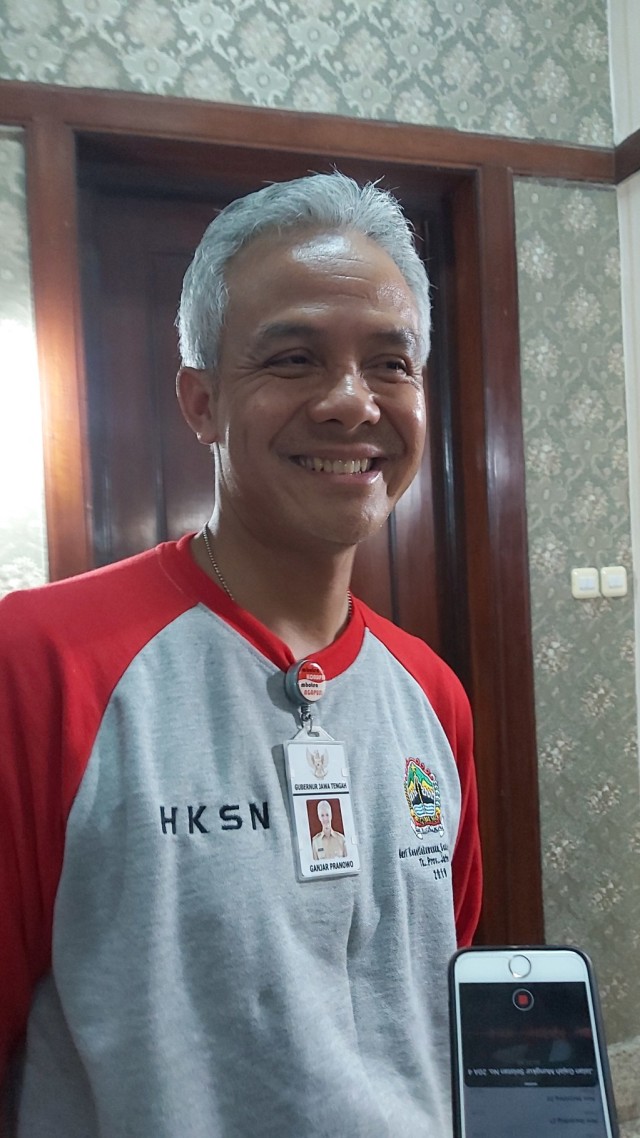 Gubernur Jawa Tengah Ganjar Pranowo di Kediaman Dinas, Puri Gedeh, Semarang. (Foto: Afiati Tsalitsati/Kumparan)