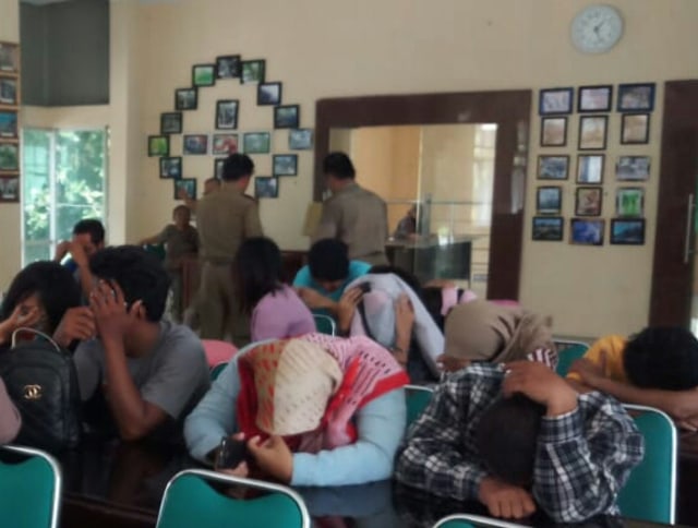 Satpol PP Razia Penginapan di Guci, 14 Pasangan Diciduk