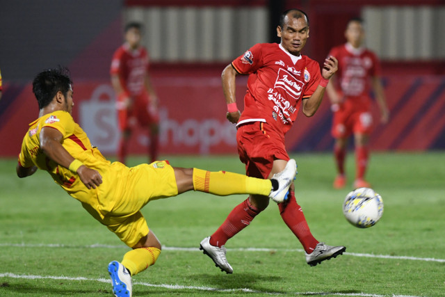 Bhayangkara FC melawan Persija Jakarta