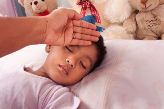 Ilustrasi Anak Demam pada Malam Hari Foto: Shutterstock