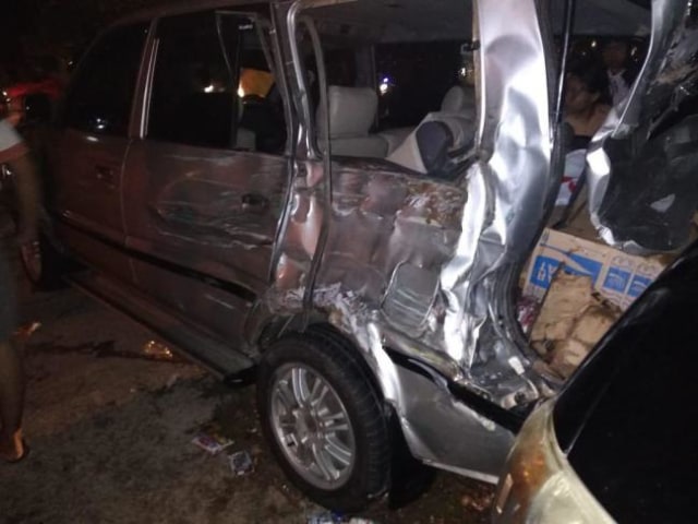 Salah satu mobil yang terlibat tabrakan beruntun di Tiban Kampung. (Foto: Yude/Batamnews)