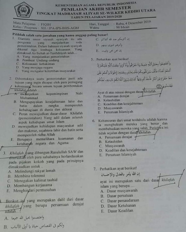 Soal ujian Penilaian Akhir Semester (PAS) Madrasah Aliyah (MA) yang bermuatan khilafah. Foto: Dok. Istimewa