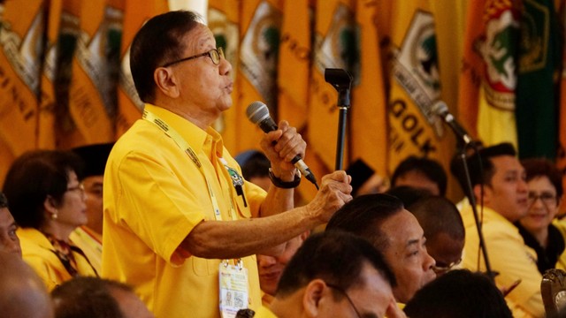 Akbar Tanjung menanggapi soal AMPG di tubuh Partai Golkar pada Munas X Partai Golkar di Jakarta, Kamis (5/12/2019). Foto: Jamal Ramadhan/kumparan