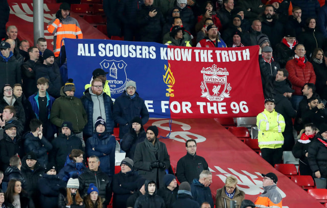 Superter Liverpool dan Everton bersatu untuk korban Tragedi Hillsborough, Kamis (5/12/2019). Foto: REUTERS/Scott Heppell