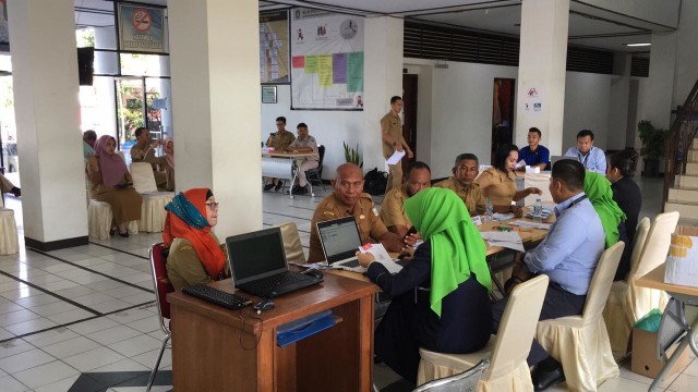 Distribusi kartu ASN pertama dilakukan di Kantor Badan Keuangan Daerah Provinsi Kalimantan Barat. Foto: Dok. Humas Bank Kalbar