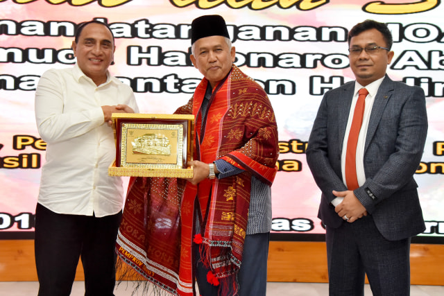 Gubernur Sumatera Utara Edy Rahmayadi  menghadiri acara  Penandatanganan Memorandun of Agreement (MoA) Koperasi Pemuda Habonaron Abadi (KPHA) dengan Ritz Guarana Plantation Holding Berhad, Rabu (4/12) Foto: Istimewa