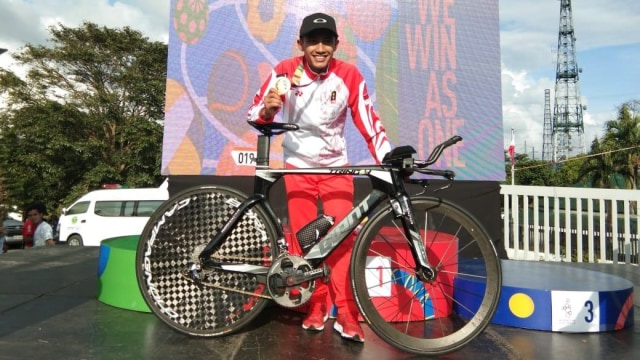 Aiman Cahyadi, atlet balap sepeda Indonesia, raih emas di SEA Games 2019. Foto: Dok. CdM Indonesia