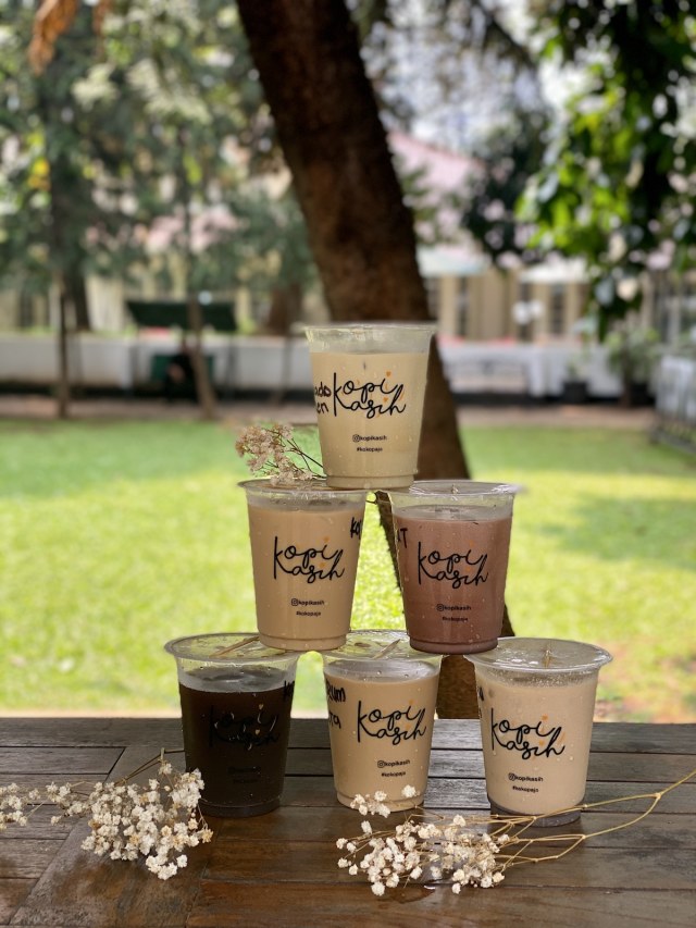 International Coffee Day! 5 Rekomendasi Es Kopi Hitam Segar Buat Santai Sore (14234)