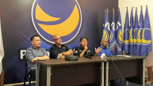 Ketua DPW Partai Nasdem Sumsel, Syahrial Oesman saat memberi pernyataan kepada awak media. (foto: istimewa)