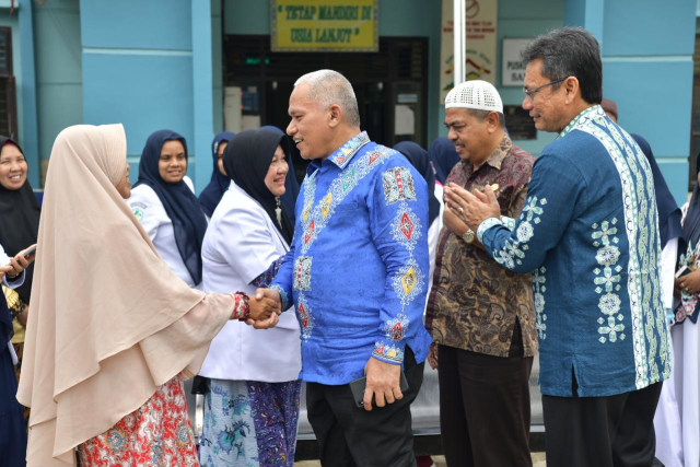 Sekda Aceh, Taqwallah, mengawali kunjungan kerja evaluasi Dana Desa dan Gerakan BEREH di Kabupaten Aceh Tamiang, Kamis (5/12). Foto: Dok. Humas Aceh