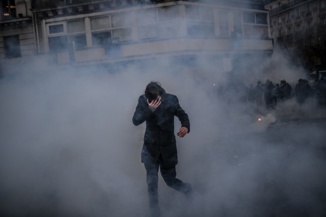 Gas air mata di demo Paris Foto: Bulent Kilic/AFP