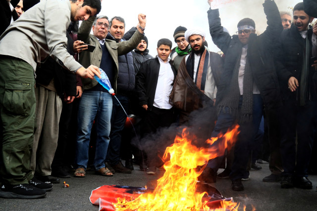 Pengunjukrasa pro-pemerintah Iran menghadiri demonstrasi di Teheran, Iran 25 November 2019.  Foto: REUTERS