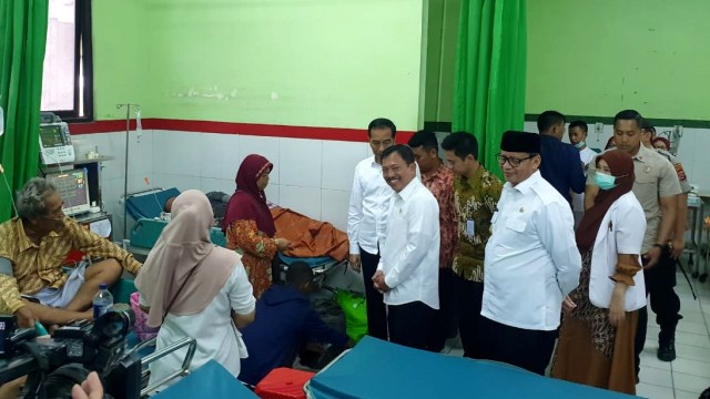 Presiden Joko Widodo didampingi Menkes Terawan, saat sidak ke RSUD Cilegon, Jumat (6/12). Foto: Dok. Istimewa